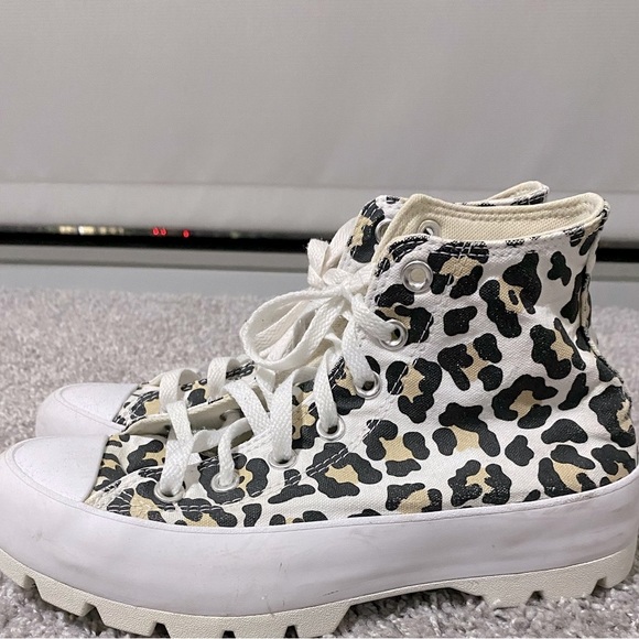 Converse High Top Cheetah Pattern - Picture 3 of 5